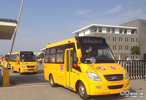 喜迎開學季 安凱11輛校車走進“三鄉寶地”