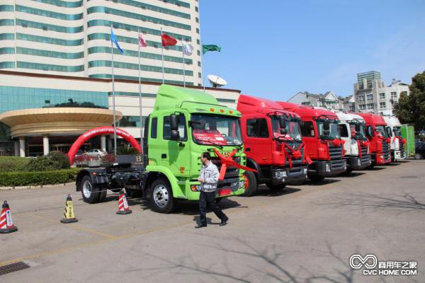 格爾發LNG港口牽引車憑借出色的產品品質贏得市場的青睞