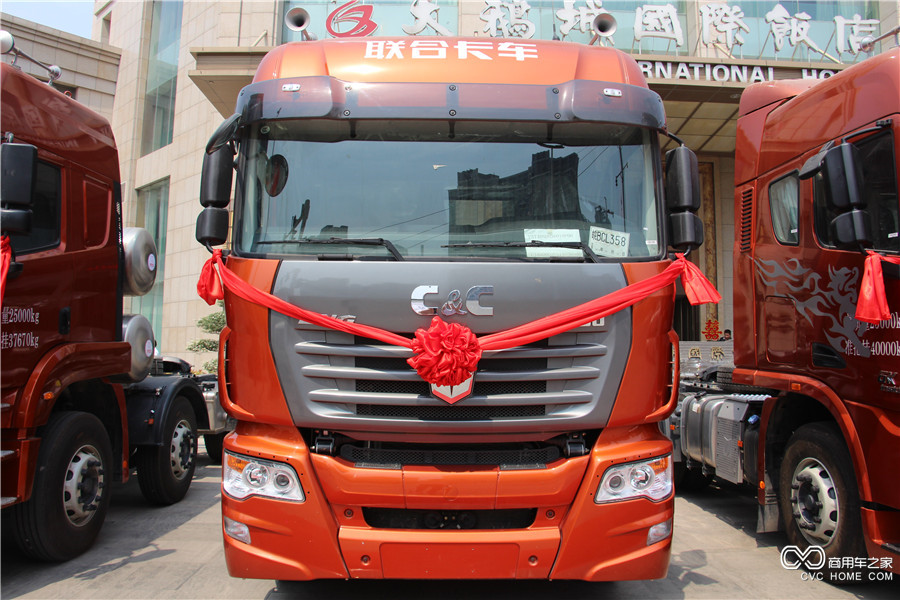 聯合卡車U400LNG牽引車