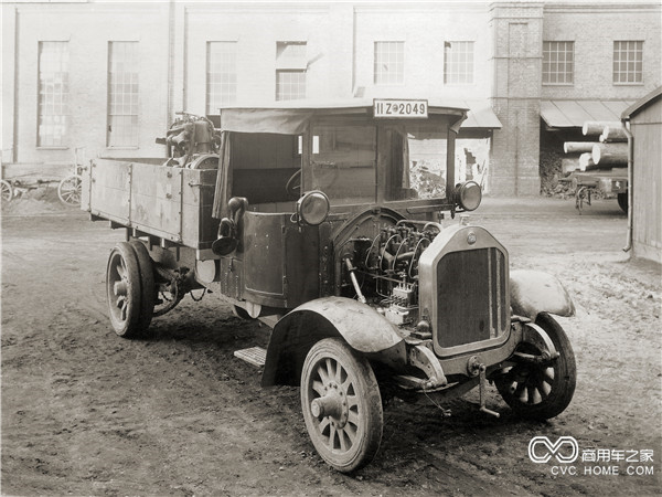 1924年，曼恩第一輛柴油直噴發動機卡車誕生。.jpg