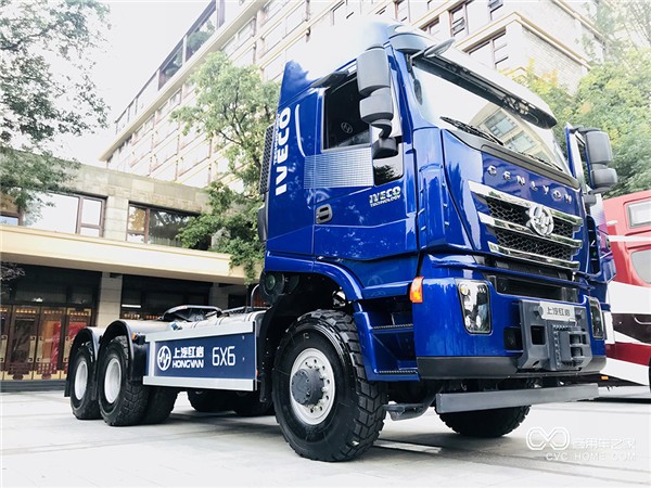 智能網聯6×6全驅大件運輸車.jpg