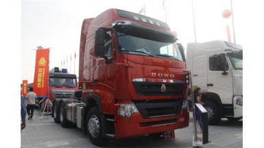中國重汽豪沃T7H 540 1000L油箱暢行版牽引車